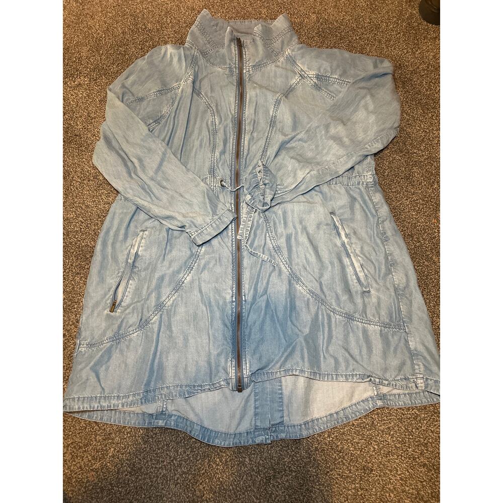 Athleta size xl Women’s Blue Chambray Denim Cinch Waist Full Zip Jean Jacket